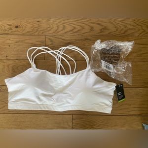 GAPFit Eclipse Medium Support Strappy Sports Bra| NWT| White